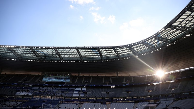 Fotografija: Francoski naacionalni štadion v pariškem predelu St. Denise je pripravljen za veliki spektakel in dvoboj evropskih velikanov, trinajstkratnega prvaka Real Madrida ter šestkratnega Liverpoola. FOTO: Molly Darlington/Reuters
