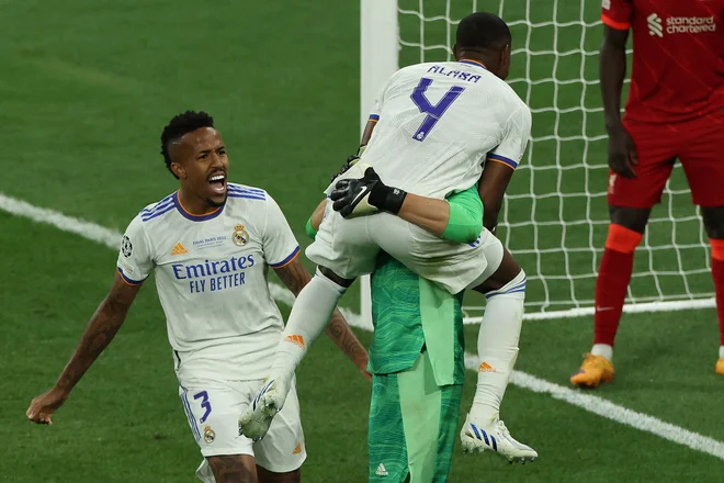 Les footballeurs du Real sont en fête après l'une des nombreuses défenses de Thibaut Courtois.  PHOTO : Thomas Coex / AFP