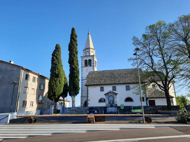 Današnja podoba prenovljenega trga v Dutovljah FOTO: Jasna Čuk Rupnik