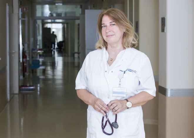 »Kadar so vrednosti krvnega tlaka stalno zvišane nad 140/90 mm Hg, govorimo o bolezensko zvišanem krvnem tlaku oziroma o arterijski hipertenziji,« pojasnjuje doc. dr. Jana Brguljan Hitij. Foto AKR
