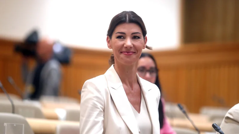 Fotografija: Dominika Švarc Pipan, kandidatka za pravosodno ministrico, si želi večje učinkovitosti pravosodja. FOTO: Blaž Samec/Delo