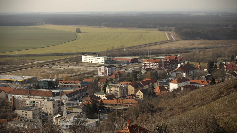 Fotografija: Pri lastništvu nepremičnin občine prekosijo državo. FOTO: Jure Eržen/Delo
