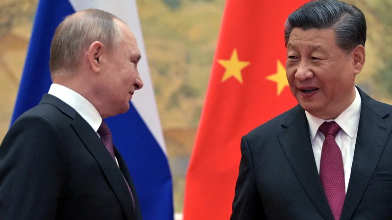 Fotografija: Ruski predsednik Vladimir Putin med srečanjem s kitajskim voditeljem Xi Jinpingom februarja letos v Pekingu. Foto: Aleksey Druzhinin/Reuters