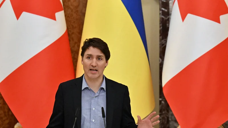 Fotografija: Kanadski premier Justin Trudeau napoveduje generacijsko spremembo odnosa do strelnega orožja. FOTO:Sergei Supinsky/AFP
