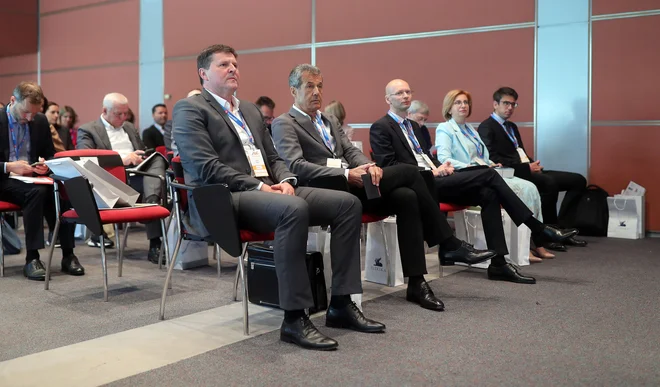 Delova poslovna konferenca Kapitalski trgi 2022 na Gospodarski zbornici Slovenije 31.05.2022. FOTO: Blaž Samec/Delo
