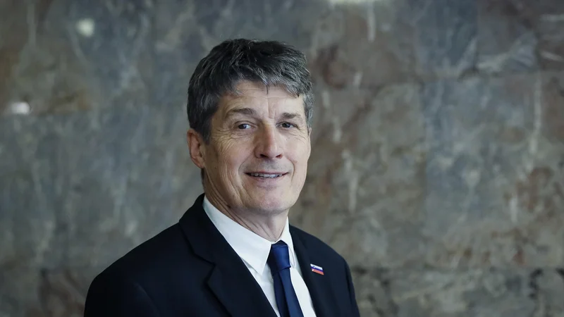 Fotografija: Borut Sajovic, vodja poslanske skupine Gibanja Svoboda, se je po 16 letih županovanja v Tržiču vrnil v parlament. Pred današnjim imenovanjem vlade Roberta Goloba smo se z njim pogovarjali, kako vidi delovanje stranke in koalicije. FOTO: Jože Suhadolnik