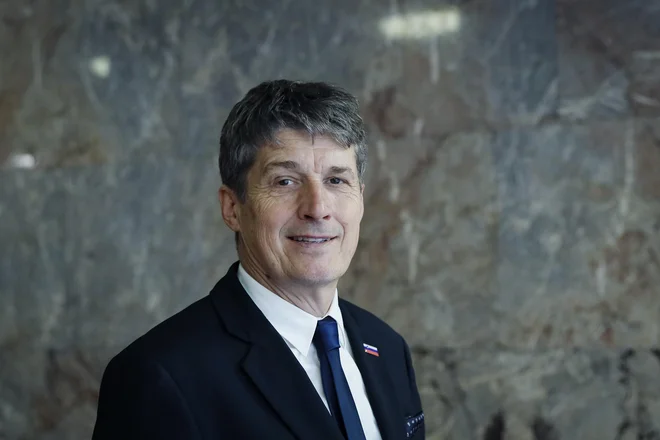Borut Sajovic, vodja poslanske skupine Gibanja Svoboda, se je po 16 letih županovanja v Tržiču vrnil v parlament. Pred današnjim imenovanjem vlade Roberta Goloba smo se z njim pogovarjali, kako vidi delovanje stranke in koalicije. FOTO: Jože Suhadolnik