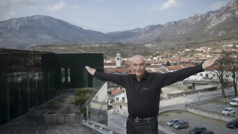 Fotografija: Ivo Boscarol je po prodaji podjetja Pipistrel, ki ga je ustanovil, vložil v razvoj domačega kraja. FOTO: Jure Eržen/Delo