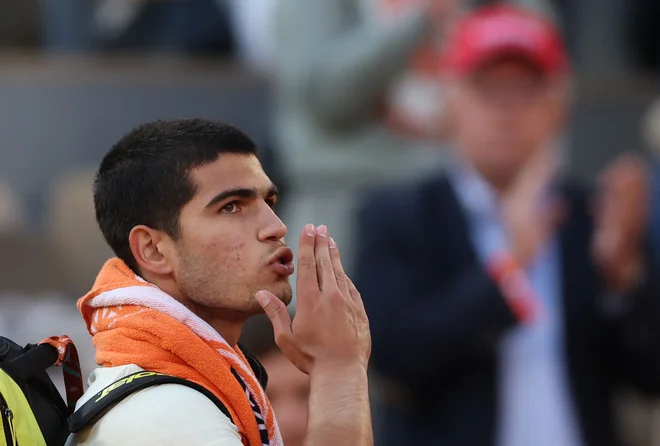 Die Zuschauer spendeten Carlos Alcaraz nach seiner Niederlage einen lauten Applaus.  FOTO: Thomas Samson/AFP