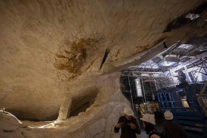 Projekt je vreden več kot 20 milijonov evrov. Prava jama je zdaj ogrožena zaradi dvigajoče se morske gladine. FOTO: Christophe Simon/AFP
