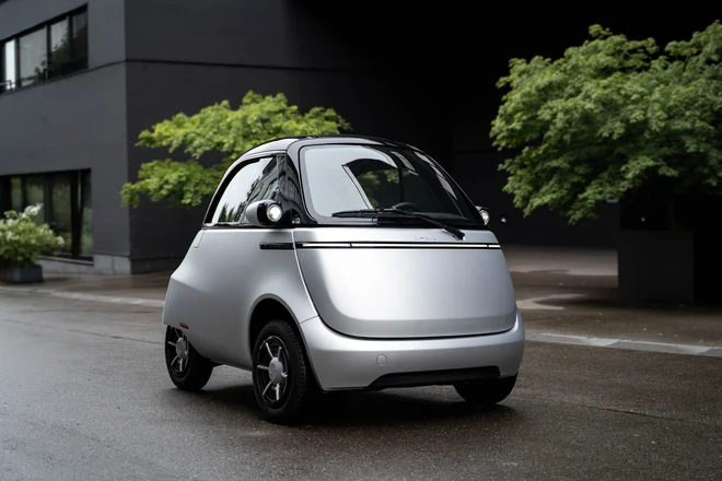 Električni pogon na zadnji kolesi in tri izvedbe baterije. FOTO: Micro Mobility
