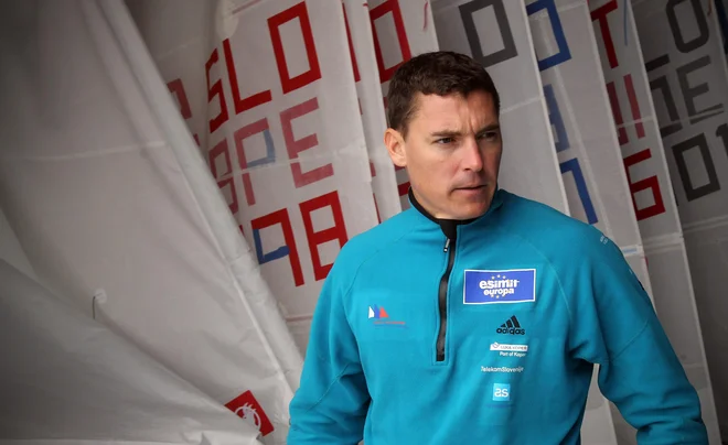Vasilij Žbogar, legendarin slovenski olimpijec, je kapetan posadke Krpani. FOTO: Blaž Samec/Delo