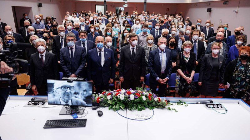 Fotografija: 
Žalna seja v spomin na tržaškega pisatelja Borisa Pahorja, ki se jo je udeležil tudi predsednik republike Borut Pahor. 01.06.2022, Italija, Trst.