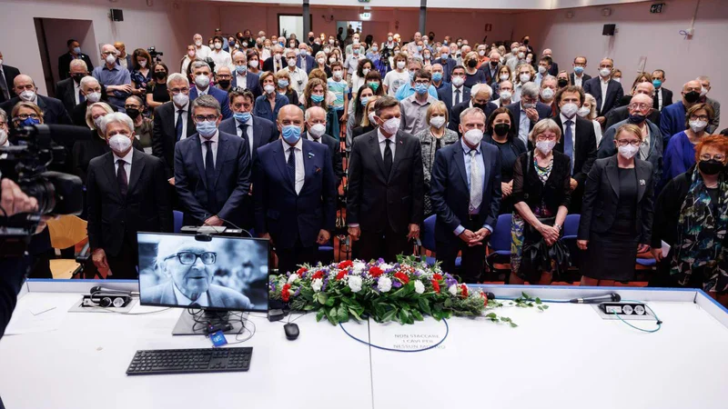 Fotografija:
Žalna seja v spomin na tržaškega pisatelja Borisa Pahorja, ki se jo je udeležil tudi predsednik republike Borut Pahor. 01.06.2022, Italija, Trst.