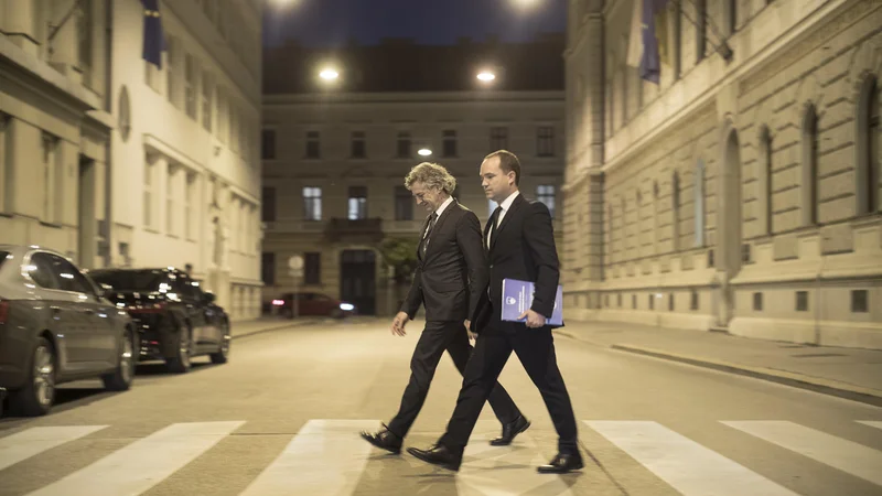 Fotografija: Sporočilo volivcev sta predsednik vlade Robert Golob in njegova stranka Gibanje Svoboda razumeli in se lotili rekordno hitrega sestavljanja vlade. FOTO: Jure Eržen/Delo