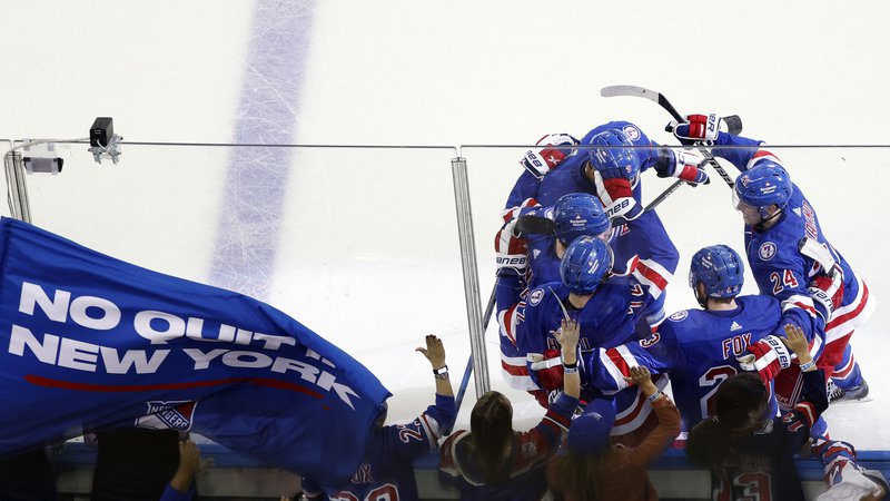 Fotografija: New York Rangers je v finalu vzhodne konference v NHL povedel z 1:0 v zmagah, potem ko je doma premagal branilca naaslov Tampo Bay. FOTO: Sarah Stier/AFP

