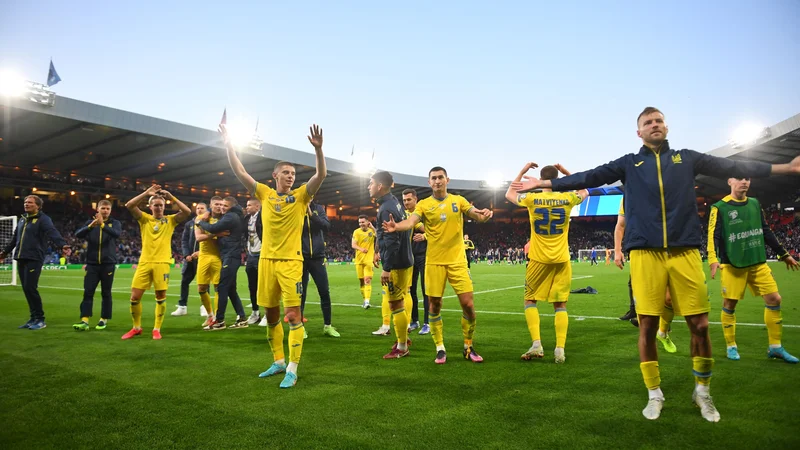Fotografija: Ukrajinska nogometna reprezentanca jre le še tekmo oddaljena od uvrstitve na svetovno prvesntov v Katarju. V Glasgowu je bila boljša od Škotske. FOTO: Andy Buchanan/AFP