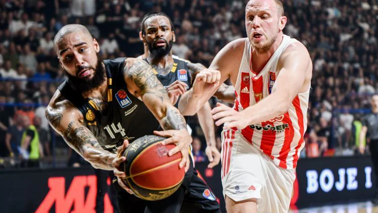 Fotografija: Košarkarji Partizana so podaljšali bitko za prvaka regionalne lige Aba po zmagi na tretji finalni tekmi proti Crveni zvezdi. FOTO: Aba