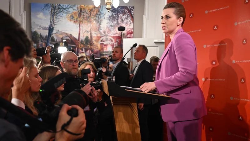 Fotografija: Danska premierka Mette Frederiksen po razglasitvi rezultatov včerajšnjega referenduma. FOTO:: Philip Davali/AFP