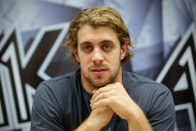 Anže Kopitar ni le vodja Los Angeles Kings na ledu, temveč tudi v slačilnici in zunaj dvoran. FOTO: Mavric Pivk
