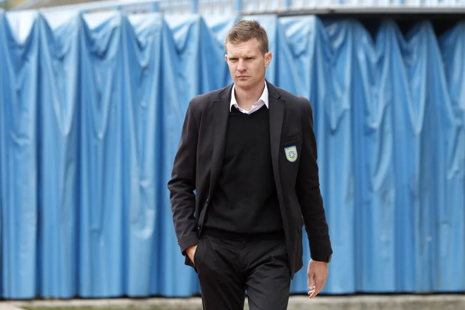 Simon Rožman nima težav z menjavanjem klubov. Po lanskem septembrskem slovesu od Maribora in pred dnevi od Celja bo v Domžalah nadaljeval svoje trenersko psolanstvo. FOTO: Leon Vidic/Delo
