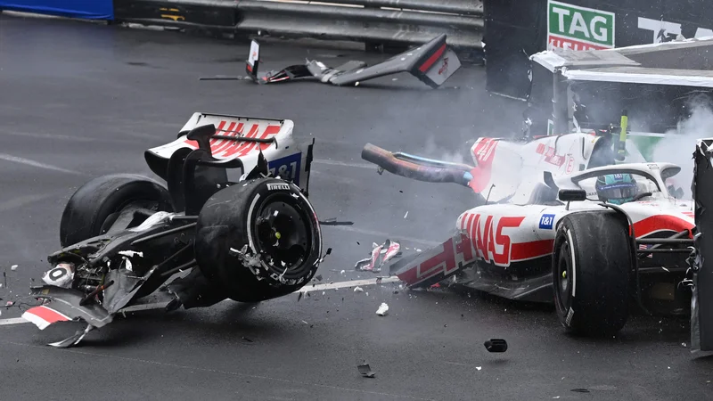 Fotografija: Haas Micka Schumacherja je šel na pol. FOTO: Foto Christian Bruna/AFP