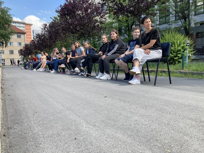 Ena izmed delavnic šole v kulturi je performans v javnem prostoru. FOTO: Marko Kunčnik