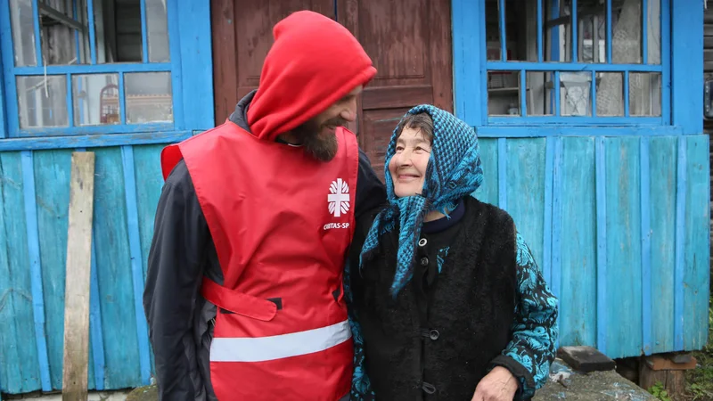 Fotografija: Slovenija je prek Slovenske karitas do zdaj zbrala tri milijone evrov pomoči, ki jo je v finančni obliki in 20 humanitarnih pošiljkah večinoma že posredovala ukrajinski Karitas. Ta je od začetka vojne pomagala 1,5 milijona ljudem. FOTO: Karitas