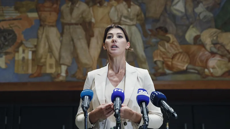 Fotografija: Dominika Švarc Pipan, ministrica za pravosodje, je pohitela s kadrovskimi spremembami v pravosodju. FOTO: Jože Suhadolnik