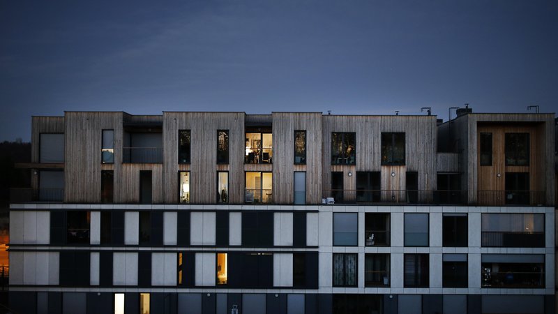 Fotografija: Obseg stanovanjskih posojil se je marca povečal za sto milijonov evrov, kar je skoraj dvakrat toliko kot v povprečju predhodnih dvanajstih mesecev. FOTO: Blaž Samec/Delo
