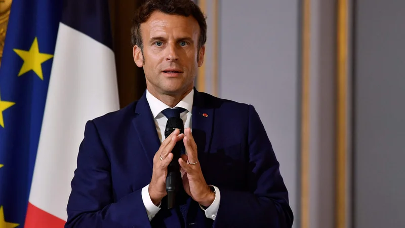 Fotografija: Emmanuel Macron je v petek iz Elizejske palače nagovoril tudi e-športnike. FOTO: Julien De Rosa/AFP