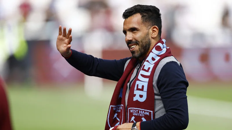 Fotografija: Carlos Tevez se je aprila poslovil tudi od navijačev West Hama. FOTO: Andrew Boyers/Reuters