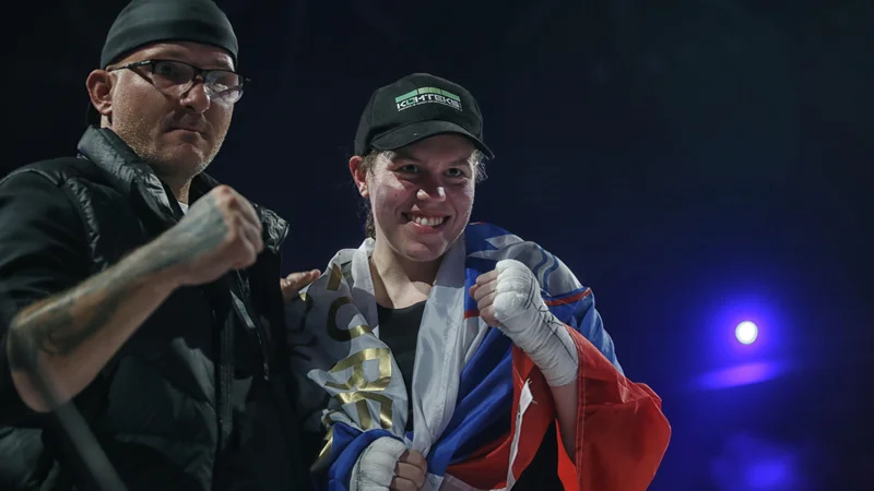 Fotografija: Trener in menedžer Rudolf Pavlin ni skrival zadovoljstva zaradi predstave, ki jo je v Aalnu prikazala Ema Kozin. FOTO: Blaž Samec/Delo
