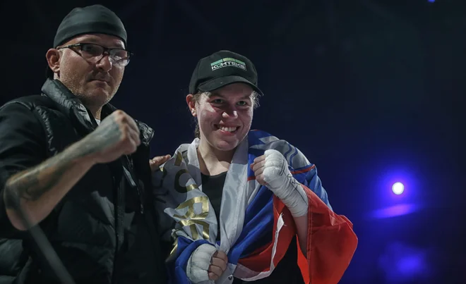 Trener in menedžer Rudolf Pavlin ni skrival zadovoljstva zaradi predstave, ki jo je v Aalnu prikazala Ema Kozin. FOTO: Blaž Samec/Delo
