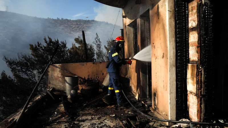 Fotografija: Uničene hiše. FOTO: Costas Baltas/Reuters