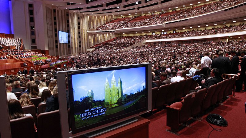 Fotografija: Zbor mormonov na letni generalni konferenci Cerkve Jezusa Kristusa svetih iz poslednjih dni v Salt Lake Cityju. FOTO: George Frey/AFP
