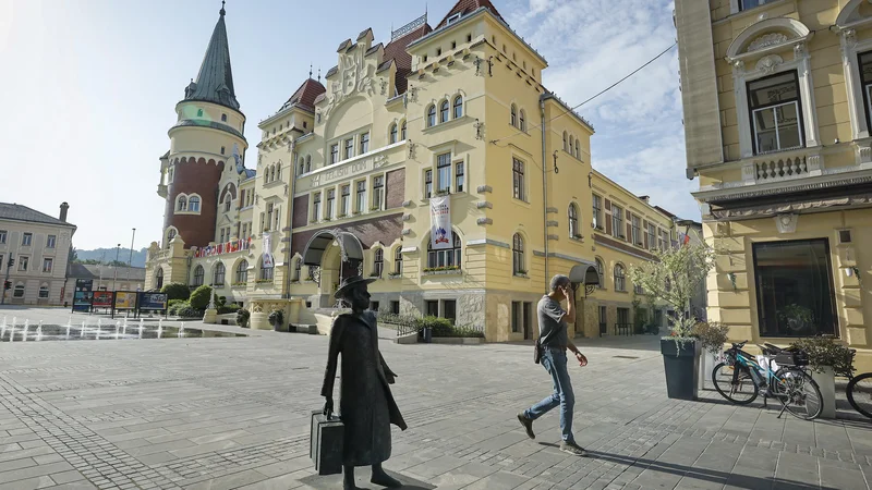 Fotografija: Občina Celje ima že 24 let istega župana; letos se Bojan Šrot na volitve podaja že v sedmo. FOTO: Jože Suhadolnik/Delo