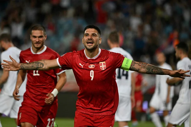 Aleksandar Mitrović je popeljal Srbijo v vodstvo z 1:0. FOTO: Andrej Isaković/AFP
