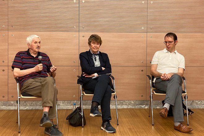 Rudi Jakovac, Cvetka Pavlina Likar in dr. Rok Berlot so sodelovali na okrogli mizi Demenca pri parkinsonovi bolezni in drugih motnjah gibanja. Foto Simona Fajfar
