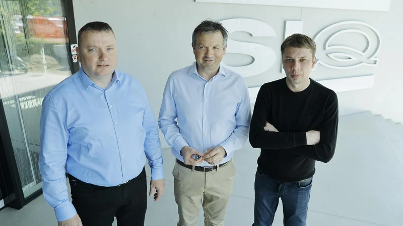 Fotografija: Prednosti SIQ so znanje, celovite rešitve in partnerski odnos, saj ne želijo konkurirati prvenstveno samo s ceno storitve, pravijo Marjan Mak, Matej Žontar in Tibor Kokelj iz SIQ Ljubljana. FOTO: Jože Suhadolnik/Delo