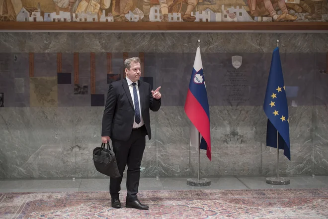 Minister Igor Papič je pozval akademsko skupnost, da naj čim prej doseže soglasje o pravilniku. FOTO: Jure Eržen/Delo
