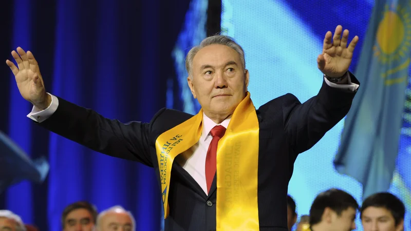 Fotografija: Z ustavnimi spremembami si je bivši predsednik Nursultan Nazarbajev omogočil pet mandatov na čelu Kazahstana. FOTO: Muhtar Holdorbekov/Reuters