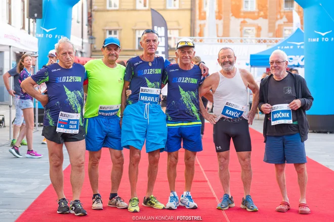Po dolgem času so v nedeljo na štartu stali tudi pionirji ultramaratona: Dušan Mravlje, Franc Kavčič, Dušan Hribernik in Pavel Močnik. FOTO: Damjan Končar