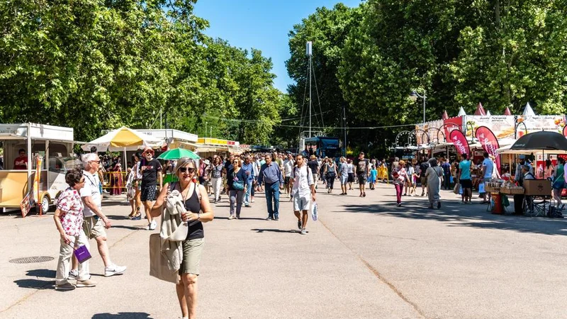 Fotografija: Nad tako privilegiranim razstavnim prostorom, kot je glavni mestni park, je bil navdušen tudi pisatelj Antonio Muñoz Molina. Foto: Jjfarq/shutterstock Shutterstock