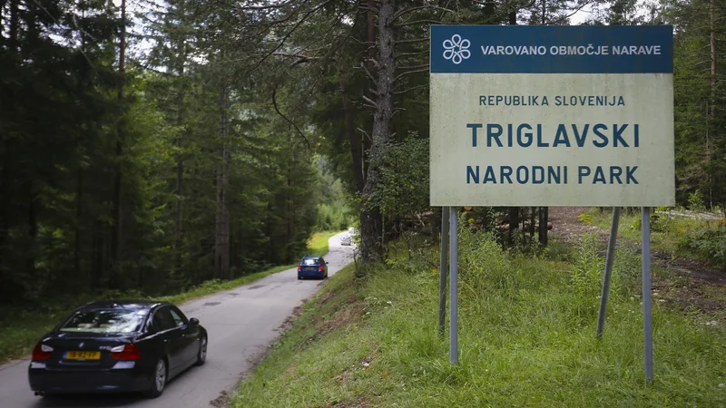 Fotografija: V javnem zavodu TNP obiskovalce našega edinega narodnega parka spodbujajo k uporabi javnih prevoznih sredstev. FOTO: Jože Suhadolnik/Delo