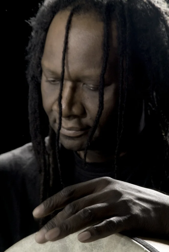 Hamid Drake: Morda postane jasno, da glasbeniki iščemo svojo notranjo svobodo, da bi jo izrazili navzven in spremenili še koga. FOTO: Rita Cigolini

