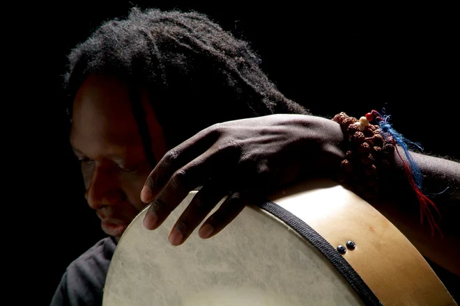 Hamid Drake:&nbsp; Če se nam zdi, da je bil koncert slab, smo morda le našli najmanjši skupni imenovalec z občinstvom. FOTO: Rita Cigolini
