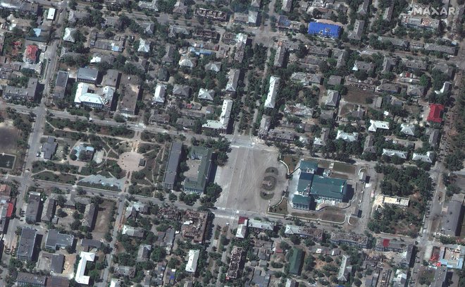 Satelitski posnetki Maxar Technologies prikazujejo uničen Severodoneck in bližnji Rubižne. FOTO: AFP
