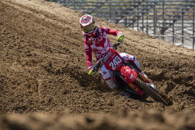 Tim Gajser ima lepo prednost v svetovnem prvenstvu. FOTO: Honda Racing
