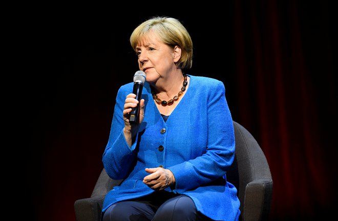 Merklova je tako kot tudi nekateri drugi pomembni nemški politiki tarča kritik, da je kot kanclerka preveč popuščala Putinu in ni naredila dovolj, da bi ustavila njegovo vse agresivnejšo zunanjo politiko. FOTO: Annegret Hilse/Reuters
